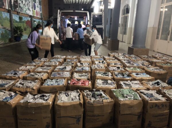 food donations being distributed to people quarantined by COVID